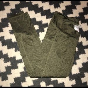 NWOT Motherhood maternity olive leggings